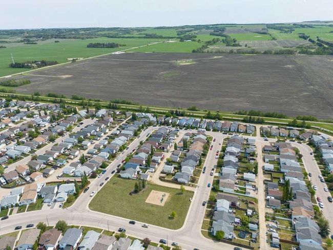 260 Deschner Close, House other with 5 bedrooms, 2 bathrooms and 2 parking in Red Deer AB | Image 13