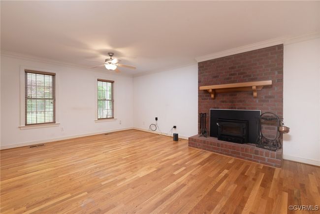Spacious family room with beautiful brick fireplace and wood burning​​‌​​​​‌​​‌‌​‌‌​​​‌‌​​‌‌​‌​​​​​‌ insert | Image 25