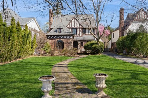 63 Marlborough Ct, Rockville Centre, NY, 11570-1825 | Card Image