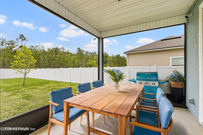 Virtually staged lanai | Image 36