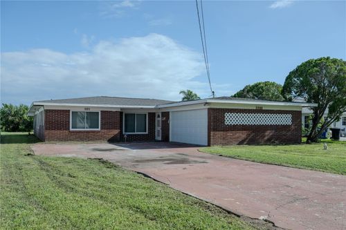 1101 28th Ave S, ST PETERSBURG, FL, 33705-3533 | Card Image