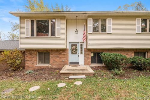 5122 Elizabeth Ln, Almont, MI, 48003-8732 | Card Image