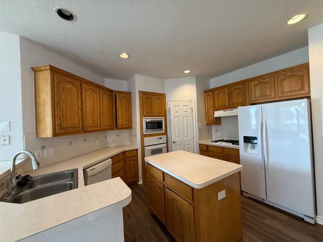 1093 Keeson Trl, House other with 4 bedrooms, 3 bathrooms and null parking in Lewisville TX | Image 13