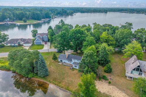 7914 W Royal Rd, Canadian Lakes, MI, 49346-8923 | Card Image