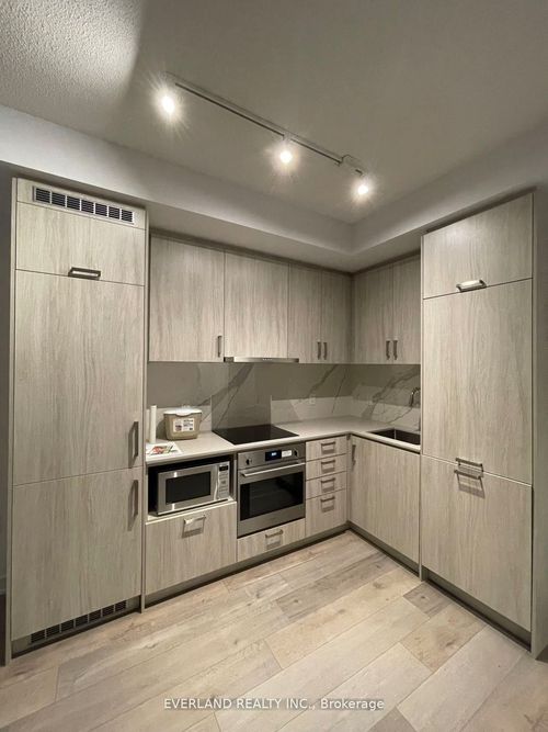 1118-60 Honeycrisp Cres, Concord, ON, L4K0N5 | Card Image