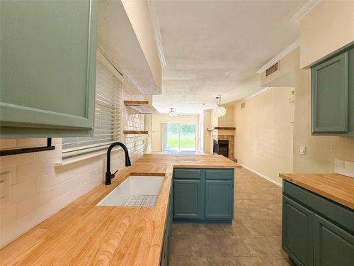 apt-103-2450 Wickersham Ln, Austin, TX, 78741-4744 | Card Image