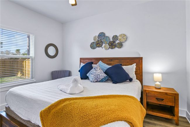 300 Rustic Oak Ln, House other with 3 bedrooms, 2 bathrooms and 3 parking in Rockport TX | Image 5