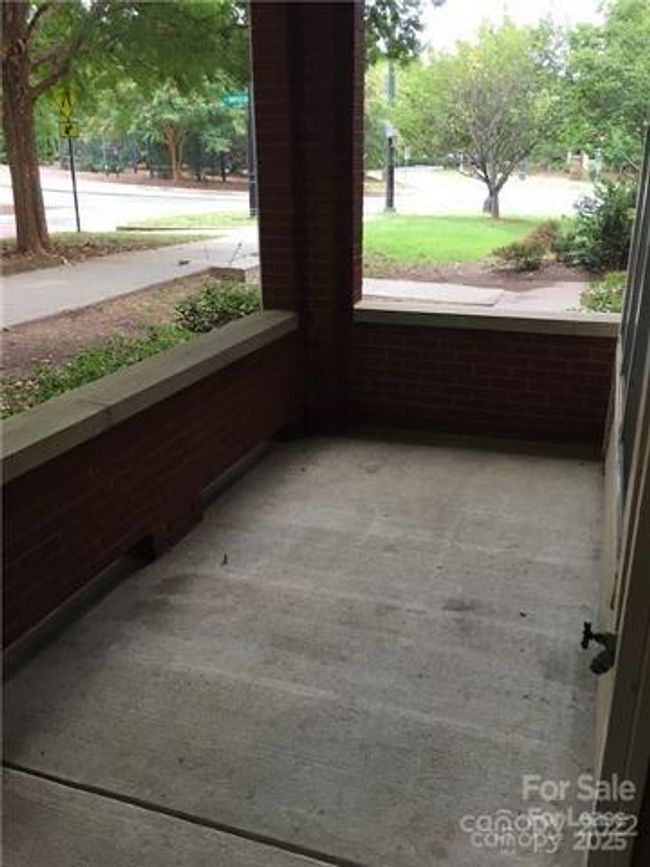 558 E 9 Th St, Condo with 2 bedrooms, 3 bathrooms and null parking in Charlotte NC | Image 12
