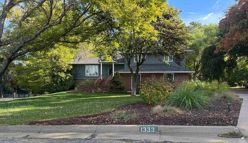 1333 Crescent Ln, Concordia, KS, 66901-3917 | Card Image