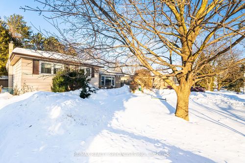 38 Dunblaine Cres, Brampton, ON, L6T3H2 | Card Image