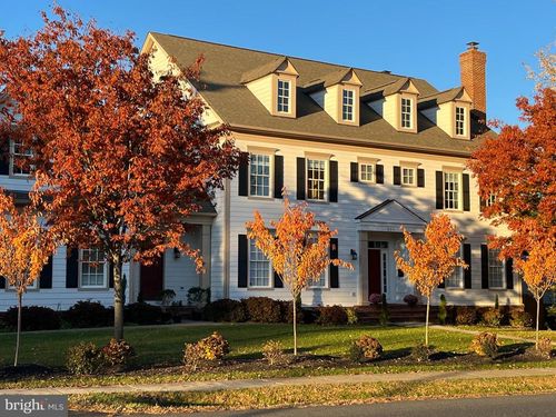 904 Locust St, Herndon, VA, 20170-4947 | Card Image