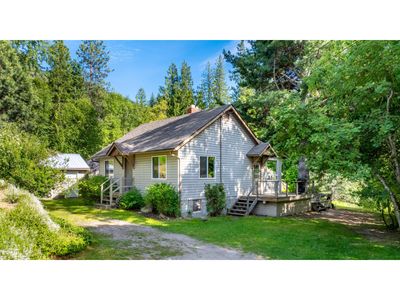 321 Golf View St, House other with 2 bedrooms, 1 bathrooms and null parking in Riondel BC | Image 1