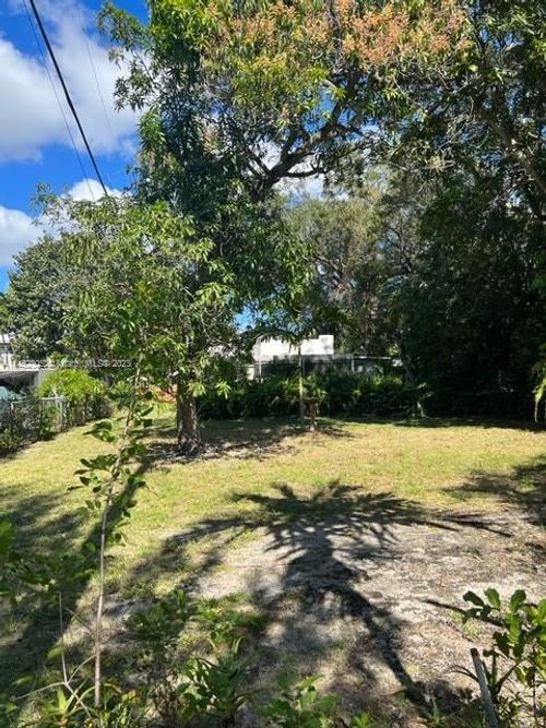 821 Ne 120th St, Biscayne Park, FL, 33161-6313 | Card Image