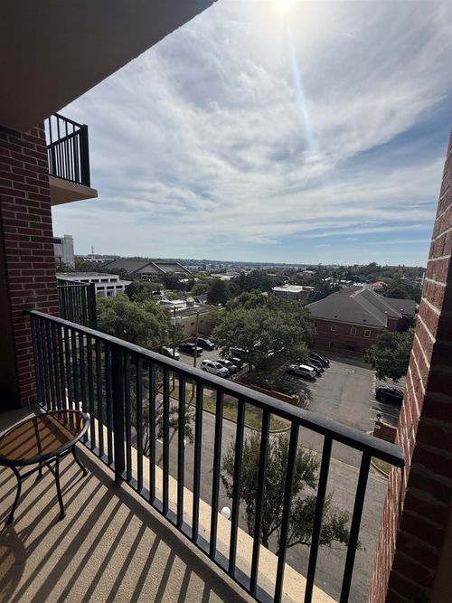apt-302-215 W College Ave, Tallahassee, FL, 32301-7752 | Card Image