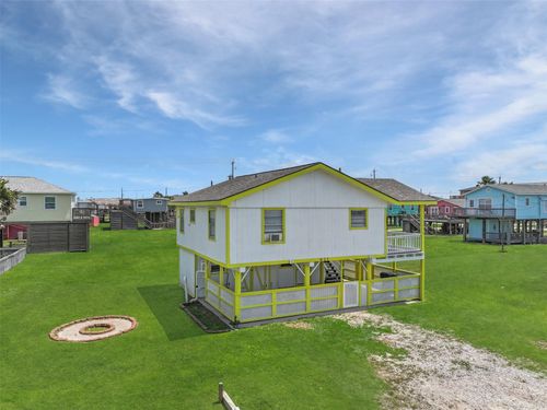 611 Fort Velasco Dr, Surfside Beach, TX, 77541-7211 | Card Image