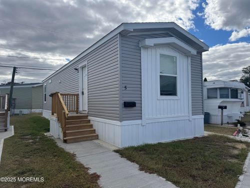 5 Avenue B, Keansburg, NJ, 07734-3281 | Card Image