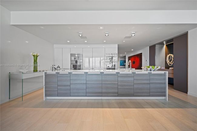 APT-201 - 321 Ocean Dr, Condo with 5 bedrooms, 6 bathrooms and null parking in Miami Beach FL | Image 6