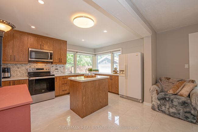 69 Eldomar Ave, House other with 4 bedrooms, 3 bathrooms and 5 parking in Brampton ON | Image 7