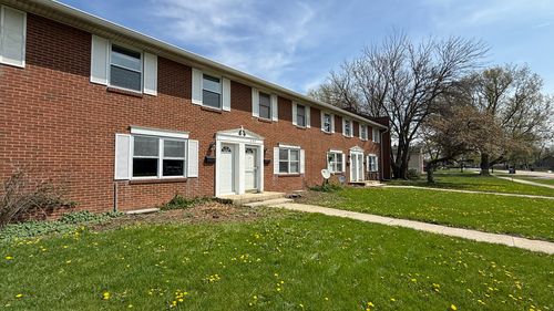 691 Old Indian Trail Road, Aurora, IL, 60506 | Card Image