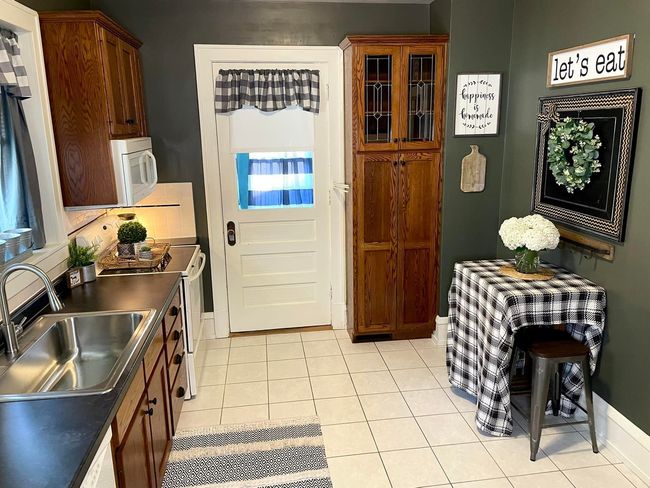 204 N Oak St, Home with 3 bedrooms, 1 bathrooms and null parking in Villa Grove IL | Image 11