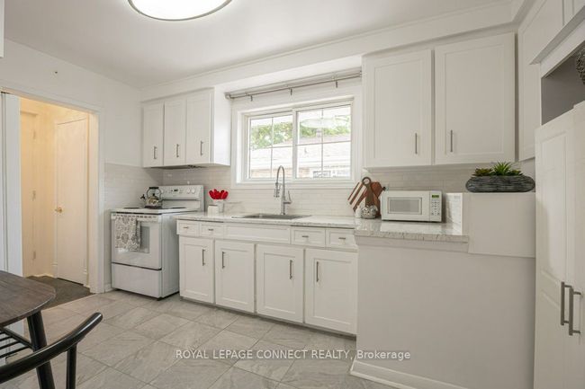 2 Ailsa Craig Crt, House attached with 7 bedrooms, 2 bathrooms and 5 parking in North York ON | Image 12