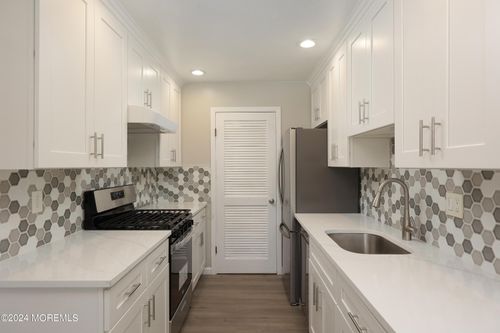 2 Elizabeth Ct, Tinton Falls, NJ, 07724-3043 | Card Image