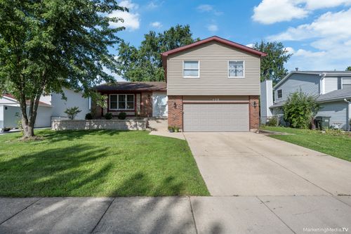 490 Heather Ln, Carol Stream, IL, 60188-1720 | Card Image