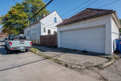 11445 Lumpkin Street, Home with 3 bedrooms, 1 bathrooms and null parking in Hamtramck MI | Image 3