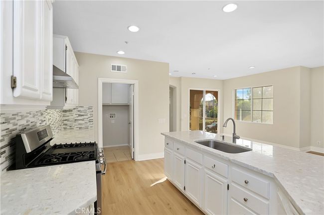 5 Bradford, Townhouse with 2 bedrooms, 2 bathrooms and 2 parking in Irvine CA | Image 4