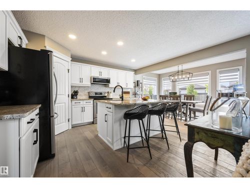 17437 5a Ave Sw, Edmonton, AB, T6W2E3 | Card Image