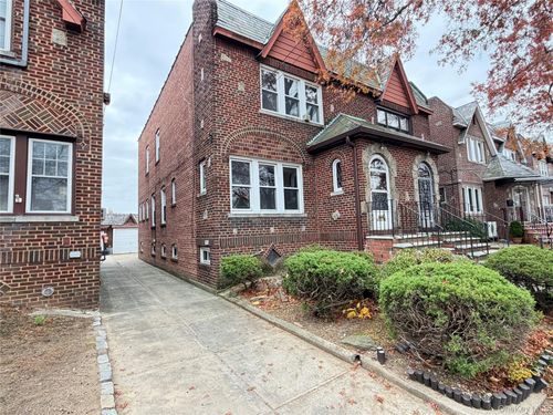 206 50th Ave, Oakland Gardens, NY, 11364-1048 | Card Image