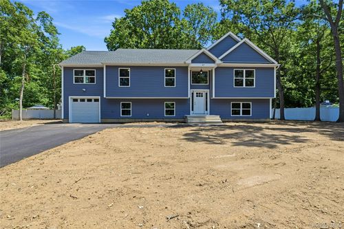 37 2nd St, Brookhaven, NY, 11719-9644 | Card Image