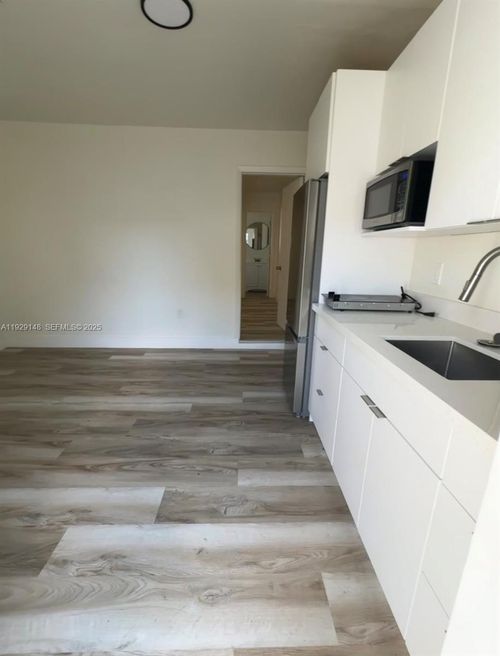 4-111 Sw 31st Ct, Miami, FL, 33135-1220 | Card Image