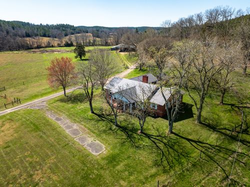 2425 Smith Fork Rd, Olivehill, TN, 38475-9093 | Card Image