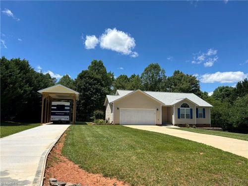 167 Southwycke Ln, Pilot Mountain, NC, 27041-7532 | Card Image