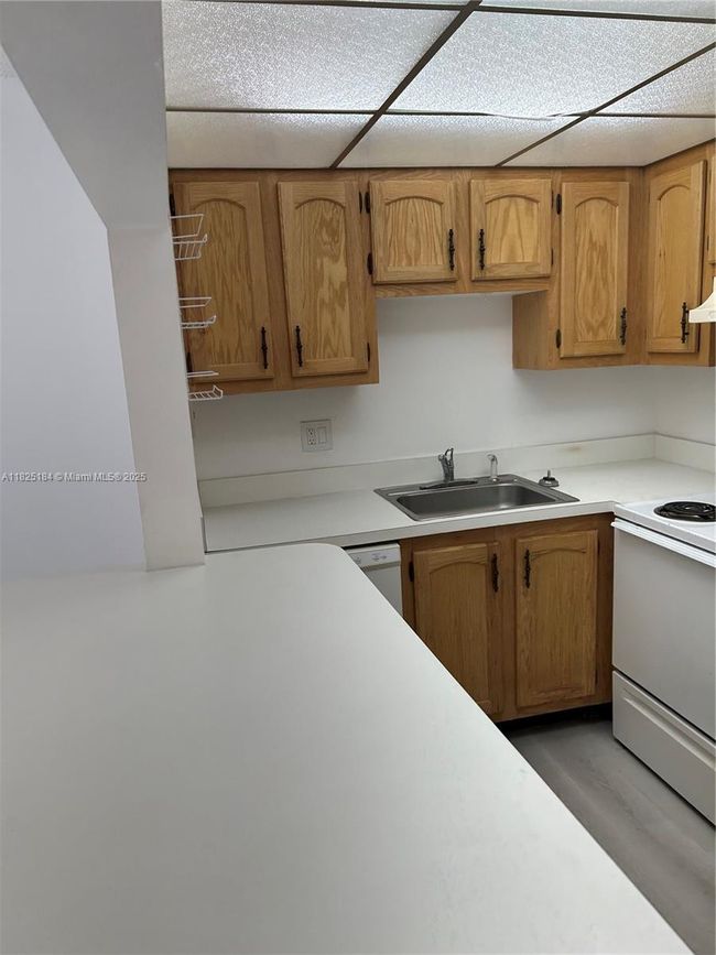 APT-205 - 4154 Inverrary Dr, Condo with 1 bedrooms, 2 bathrooms and null parking in Lauderhill FL | Image 5