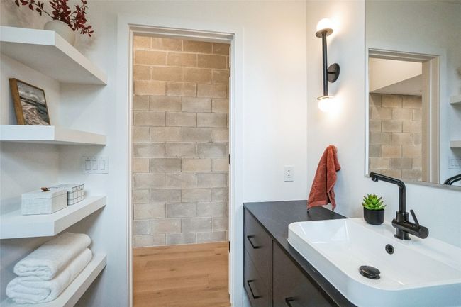 1101 - 700 Denson Dr, Condo with 3 bedrooms, 3 bathrooms and 1 parking in Austin TX | Image 4
