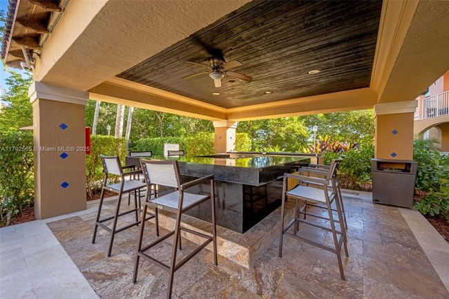 1406 - 19999 E Country Club Dr, Condo with 2 bedrooms, 2 bathrooms and null parking in Aventura FL | Image 33