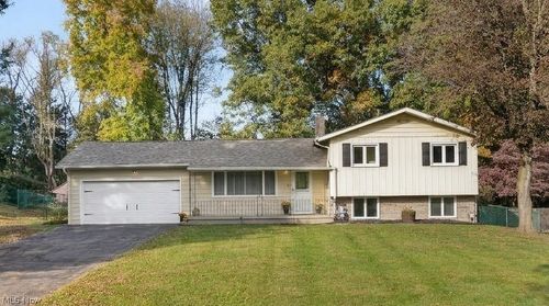 195 Gunarh Dr, Akron, OH, 44319-3715 | Card Image