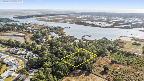 4002 Barnes Blf Se, Southport, NC, 28461-7448 | Card Image