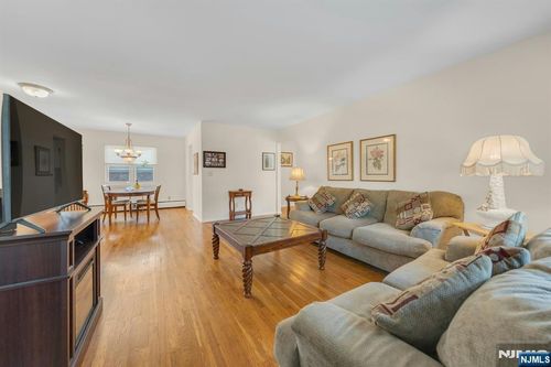 79 Roseland Ave, Caldwell, NJ, 07006-5960 | Card Image