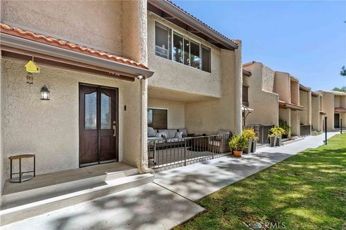 9436 Via Monique, Burbank, CA, 91504 | Card Image