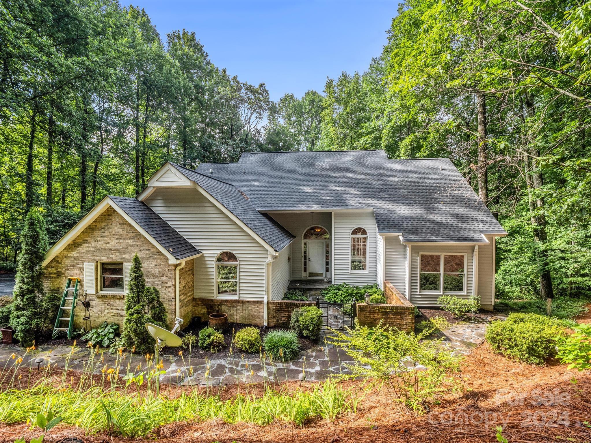 Kingcrest Dr, Flat Rock, NC 28731