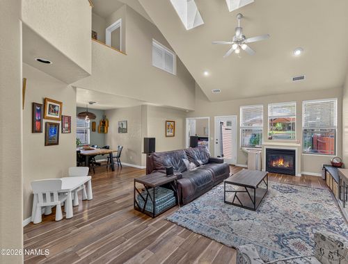 1876 W Camelot Dr, Flagstaff, AZ, 86001-2863 | Card Image