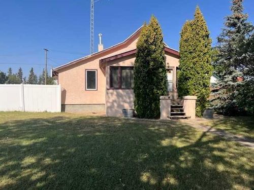 420 Main Street Nw, Trochu, AB, T0M2C0 | Card Image