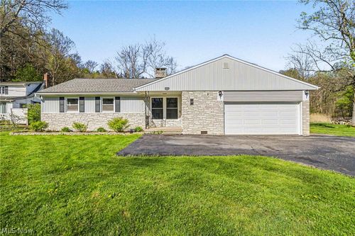 2360 Trailard Dr, Willoughby Hills, OH, 44094-9641 | Card Image