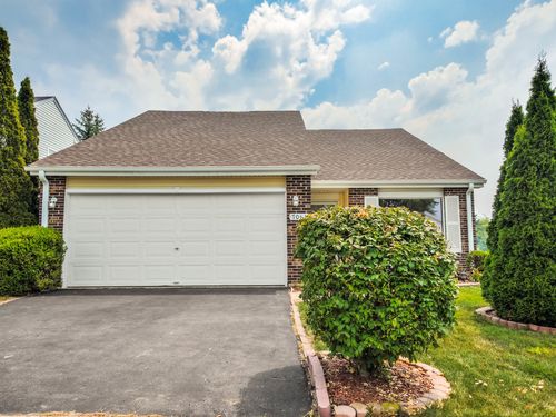 7061 Yorkshire Dr, Woodridge, IL, 60517-1871 | Card Image