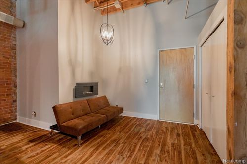 6533 E Jefferson Ave, Detroit, MI, 48207-4458 | Card Image