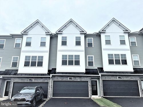 61 Becker Dr, CHALFONT, PA, 18914-3423 | Card Image