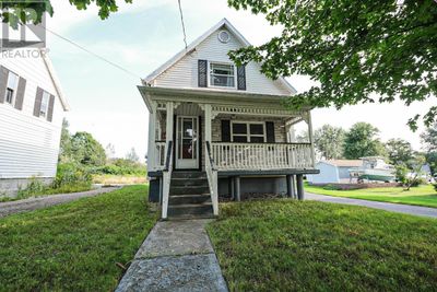 985 Main St, House other with 2 bedrooms, 2 bathrooms and null parking in Sydney Mines NS | Image 3